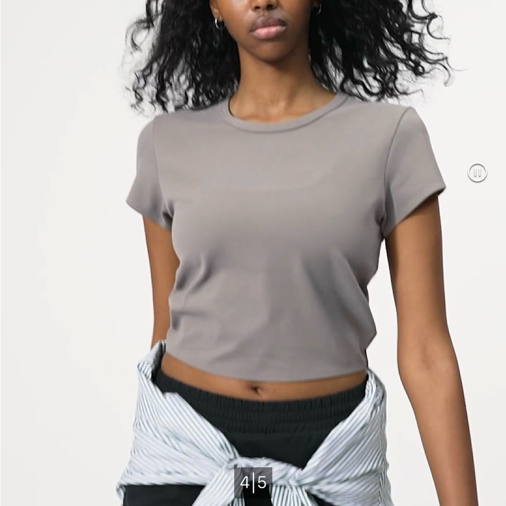 Uniqlo Airism Soft Cropped Tshirt